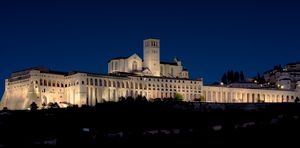 Neue Außenbeleuchtung des Sacro Convento von Assisi