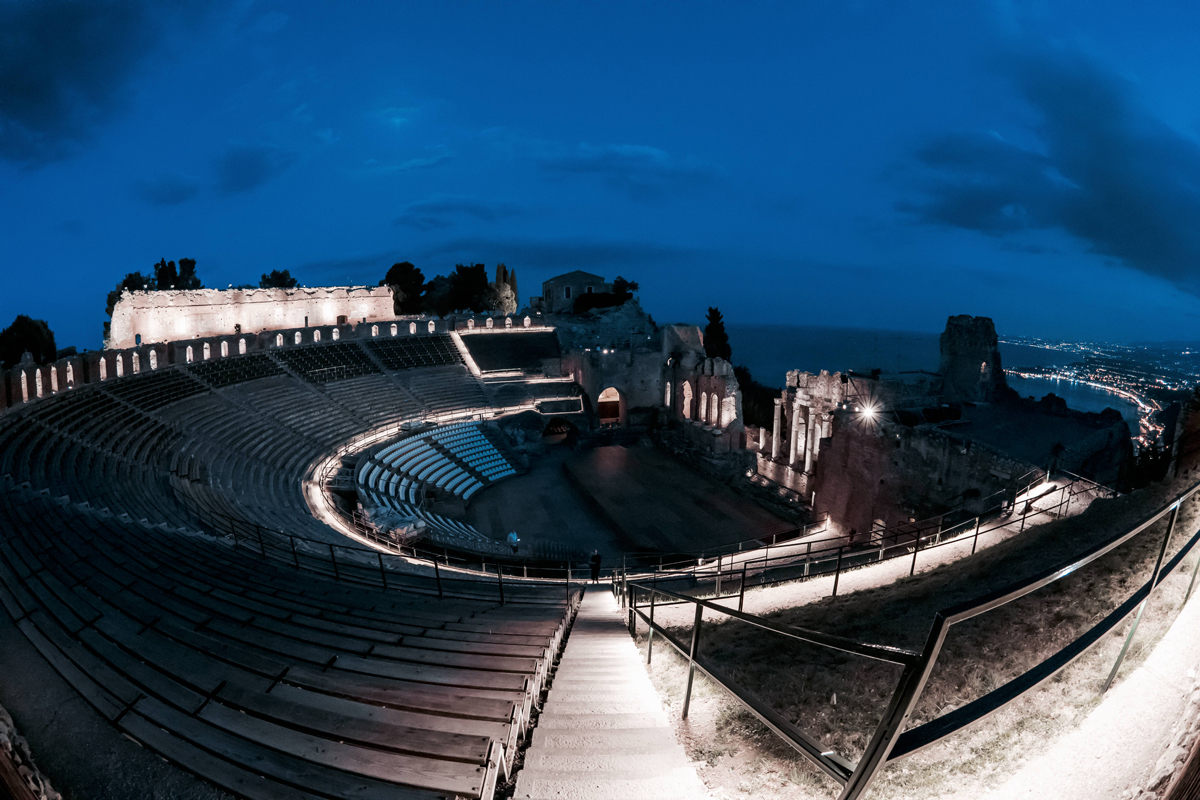 iGuzzini illuminates the Greek Theatre of Taormina with Metaenergia