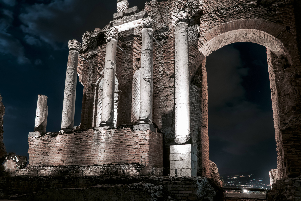 iGuzzini illuminates the Greek Theatre of Taormina with Metaenergia